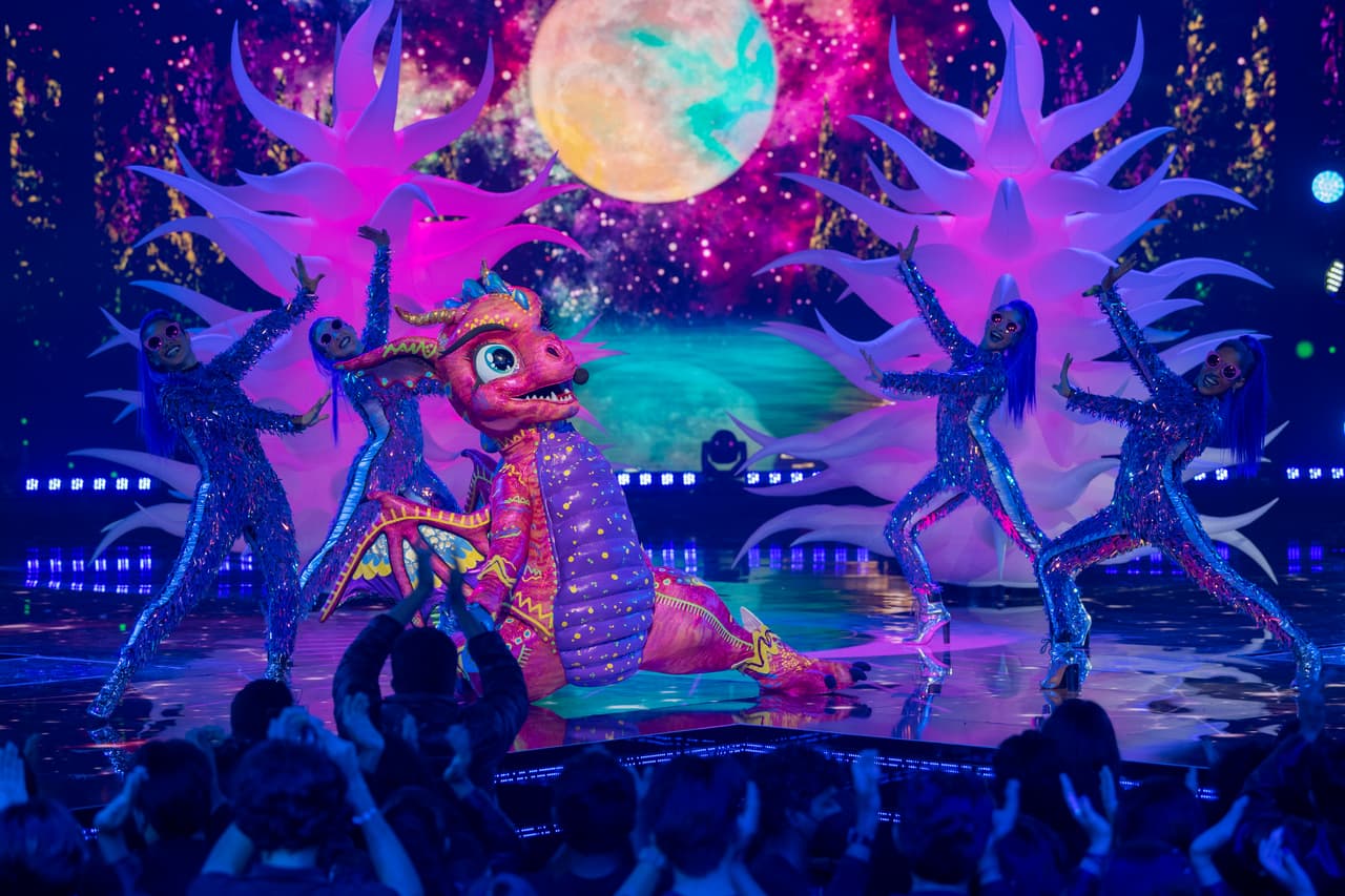 El tierno Alebrije parece haber convencido a los investigadores de que detrás de su máscara se encontraba Ximena Sariñana, Natalia Lafourcade, Belinda, Sofía Reyes o Aracely Arámbula.