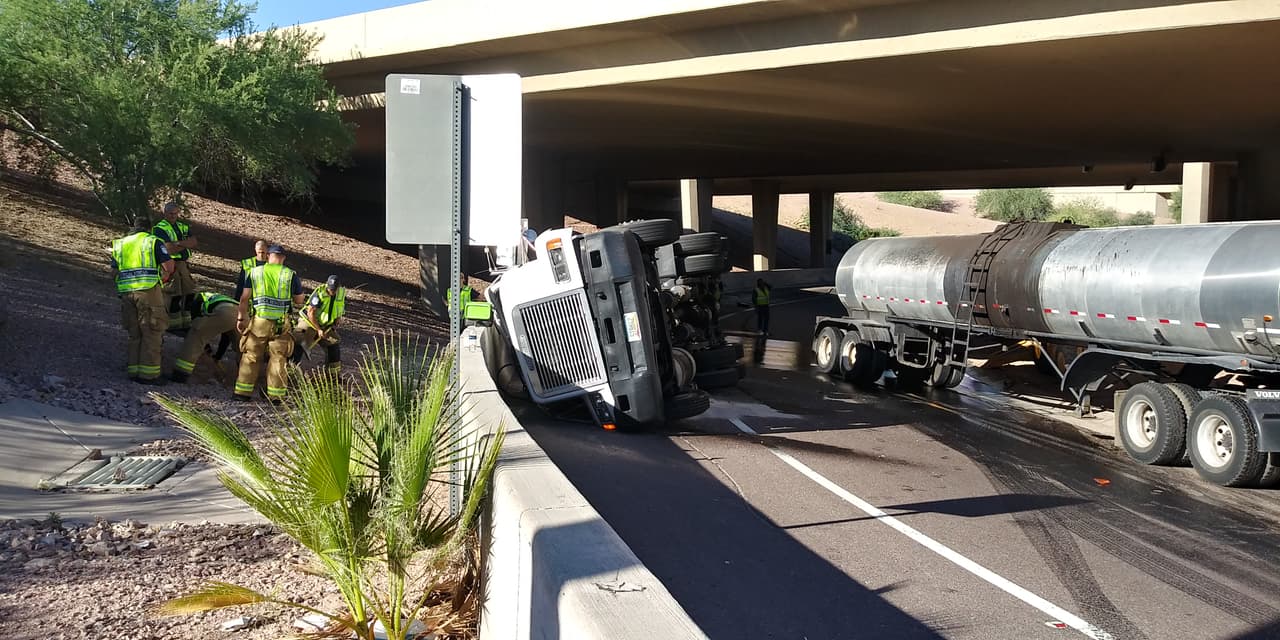 Se vuelca un camión en la rampa US 60 en dirección Este
