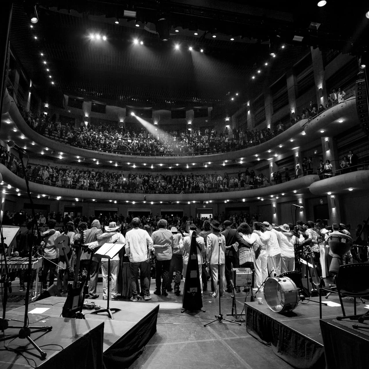 La audiencia quedó con una noche para la historia con un concierto sentido en el alma por cada artista.