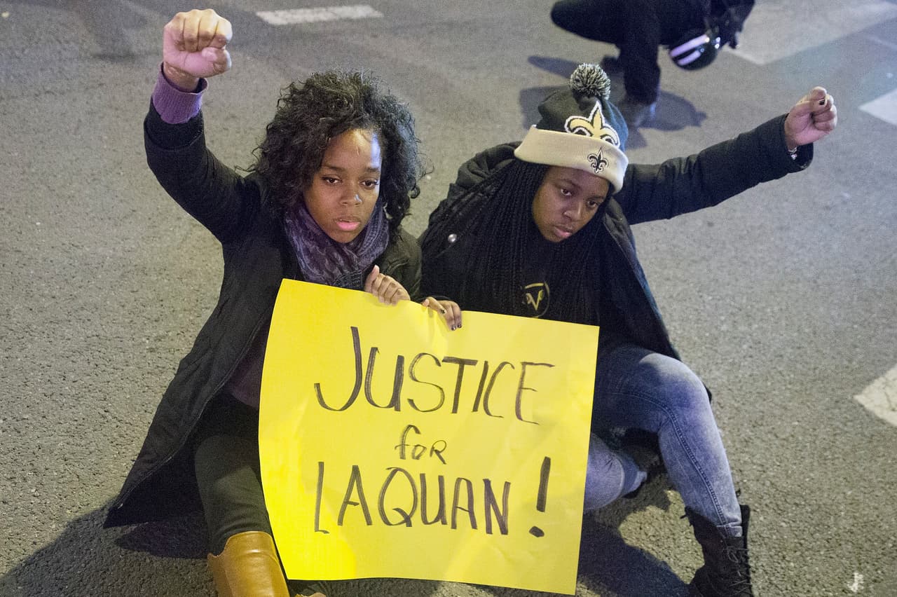 Imágenes del segundo día de protestas en Chicago por la muerte de Laquan McDonald. Se esperan más movilizaciones.