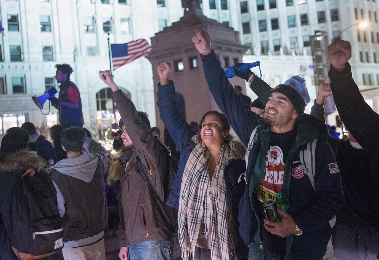 Imágenes del segundo día de protestas en Chicago por la muerte de Laquan McDonald. Se esperan más movilizaciones.
