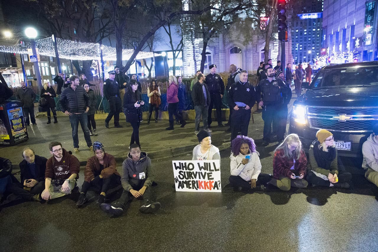 Imágenes del segundo día de protestas en Chicago por la muerte de Laquan McDonald. Se esperan más movilizaciones.