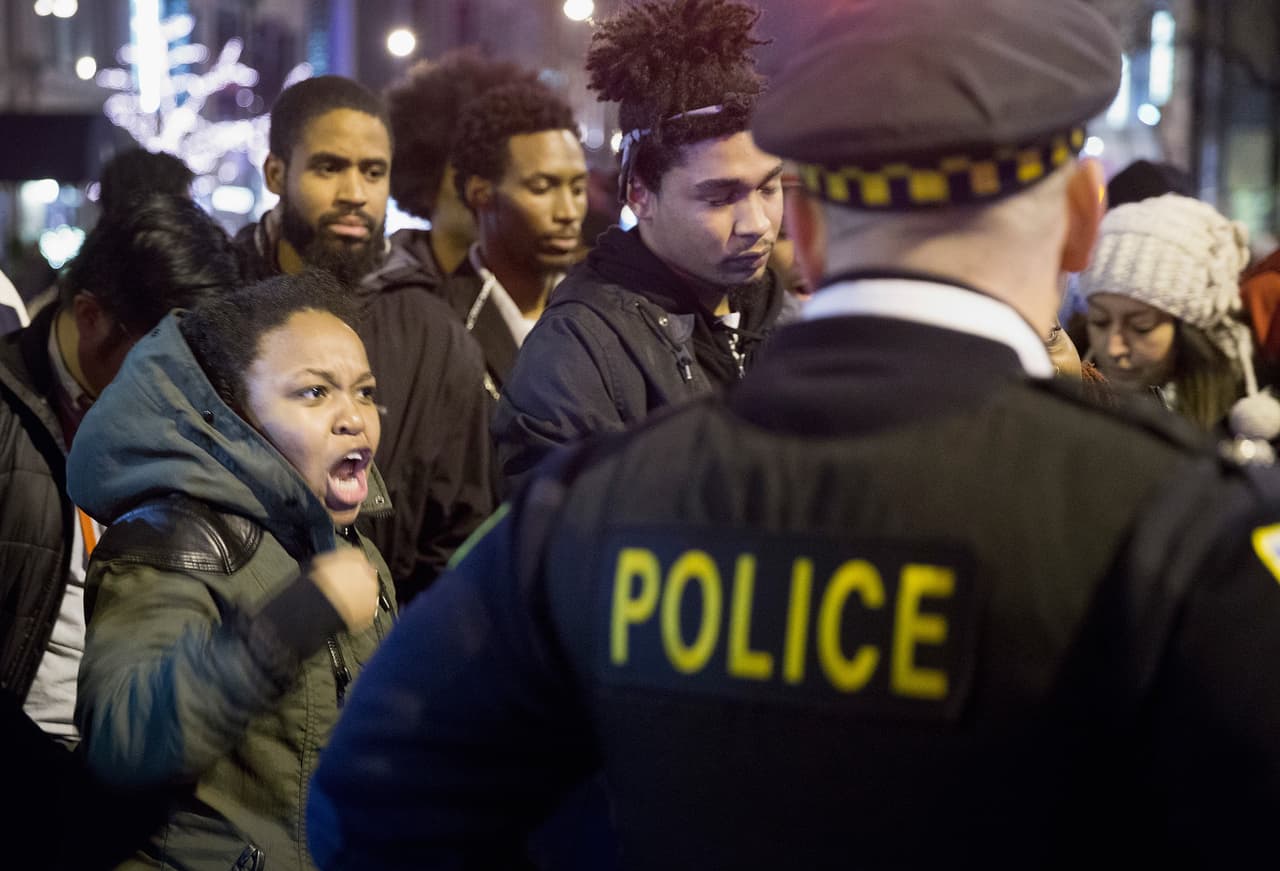 Imágenes del segundo día de protestas en Chicago por la muerte de Laquan McDonald. Se esperan más movilizaciones.