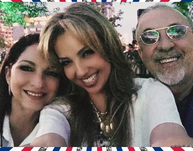 Se nota que este verano lo ha disfrutado como nunca. Así celebró el 4 de julio, acompañada de Los Estefan.