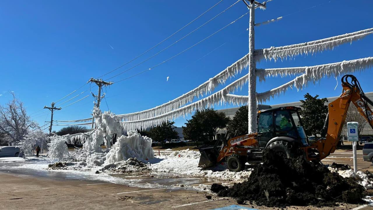 Aunque los frentes fríos extremos no son novedad en el norte de Texas, este incidente se destacó como un ejemplo único de cómo una ciudad puede convertirse en un lienzo de hielo en cuestión de horas. Y aunque la belleza de la escena se apreció ampliamente, 
<b>los residentes y las autoridades continúan monitoreando las condiciones, preparados para el próximo desafío que el invierno pueda traer.</b>