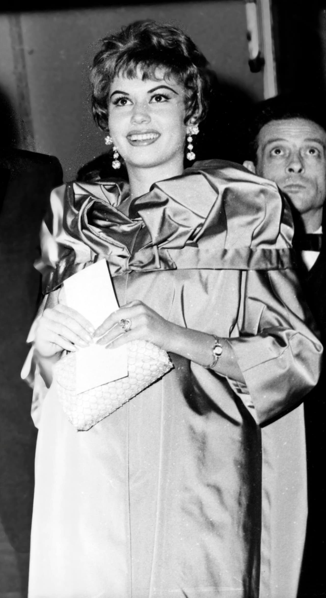 Al término del espectáculo, la actriz fue notificada de lo sucedido y quedó totalmente devastada. Aunque Guillermo Lepe había huido de la escena del crimen, varias horas después decidió entregarse a las autoridades a quienes confesó el asesinato de Agustín de Anda.