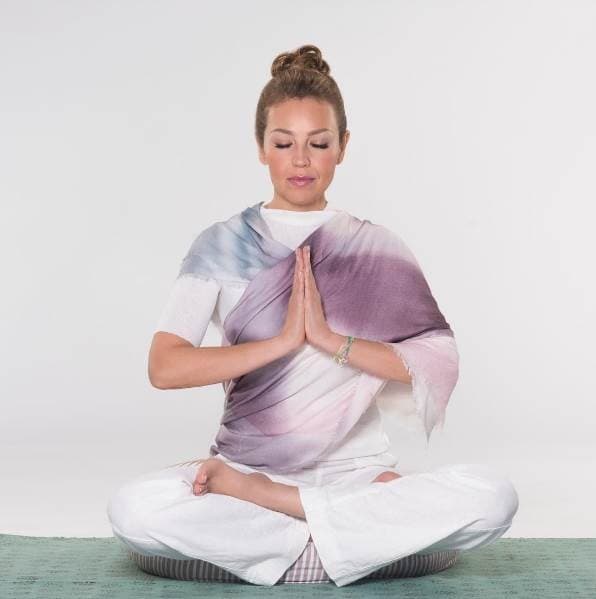 La meditación forma parte importante de la vida de Thalía, pues el estilo ajetreado de vida de la cantante, exige total control sobre sus emociones y pensamientos.