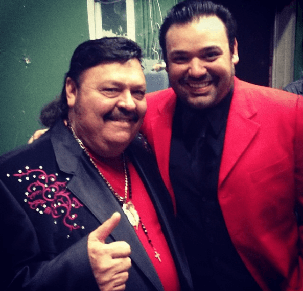 El acordeonista Ricky Muñoz, así como el baterista René Martínez, se vieron influenciados por el músico Ramón Ayala. Esto los llevó a crear un estilo único combinando la música tejana con la norteña, además de su toque romántico.