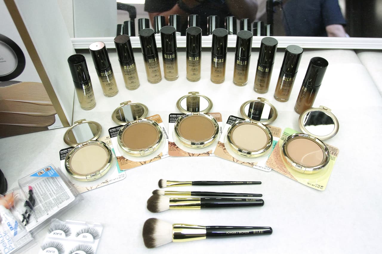 Recuerda que debes elegir los colores, no sólo por la temporada, si no también dependerá de la hora del día y tu color de piel.