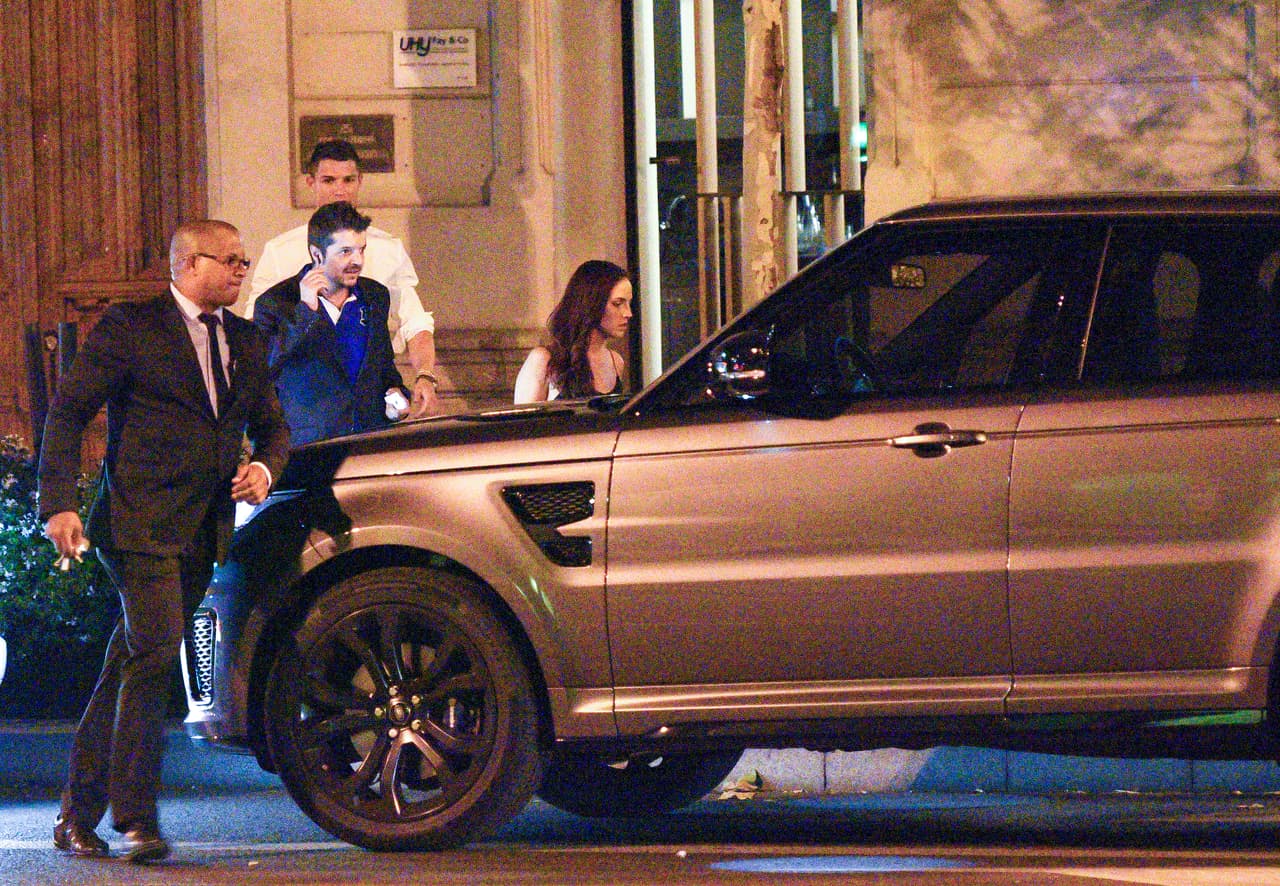 La misteriosa mujer salió corriendo del lugar.