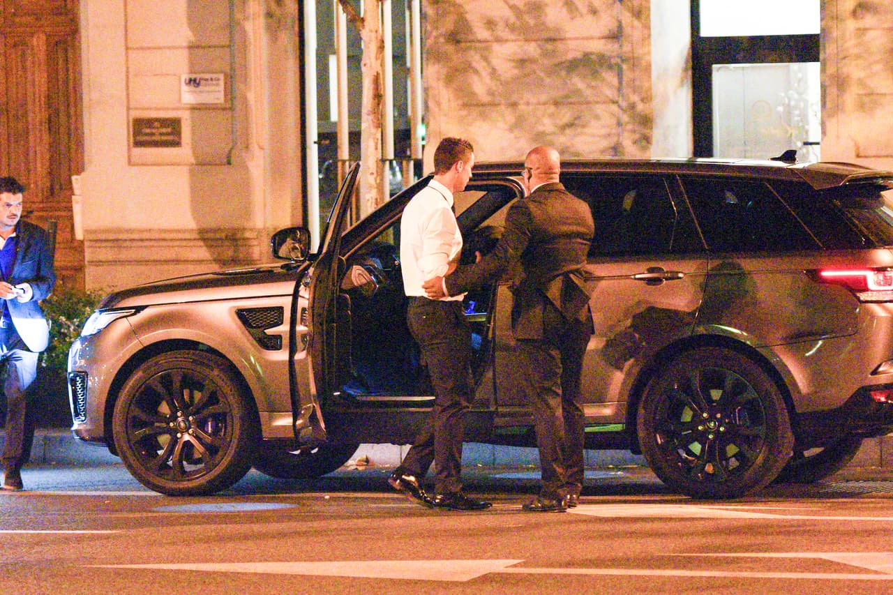 Mientras tanto Cristiano goza de su soltería.