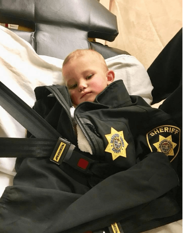 El padre de un bebé de un año que fue abandonado en mitad de un bosque desnudo, con una pierna rota, el cráneo fracturado y con metanfetamina en su cuerpo fue condenado a dos años de cárcel. En la foto, Thomas Bradley, quien tenía solo 13 meses cuando lo dejaron solo.