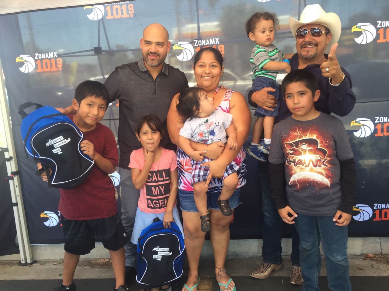 'El Bueno, La Mala y El Feo' no dejan de premiar a los niños en el regreso a clases.