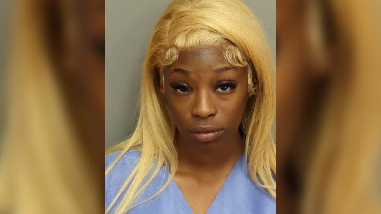 Acusan a adolescente de poner cigarro de marihuana en la boca de la bebé de una amiga mientras la cuidaba