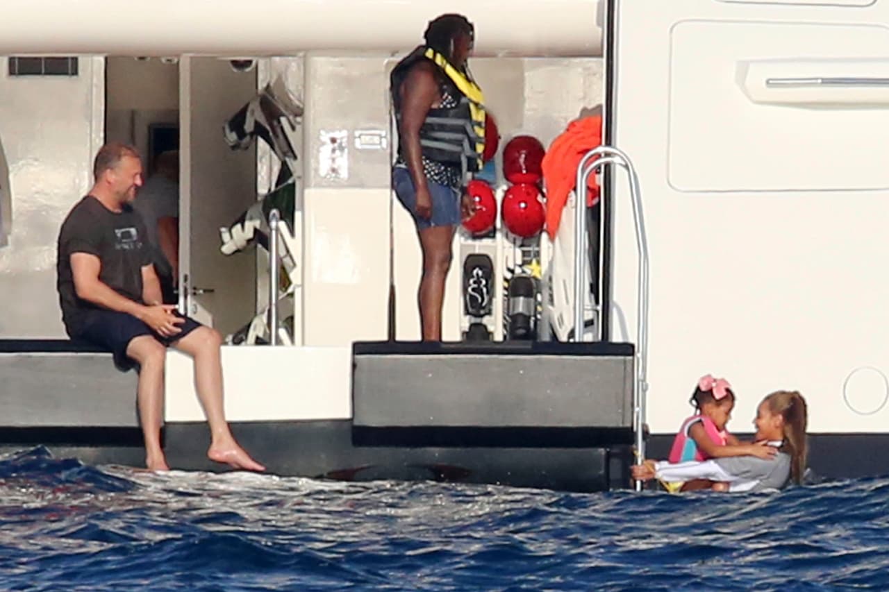 Por más que Beyoncé intentaba animar a la nena, ¡no se veía contenta!