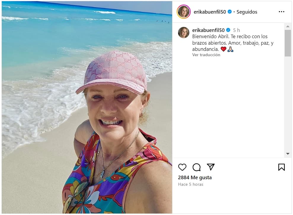 Erika Buenfil desde la playa.