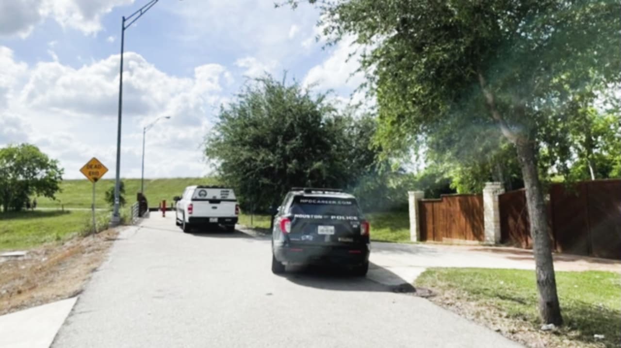 Hallan a una mujer muerta en el embalse Addicks, en Houston