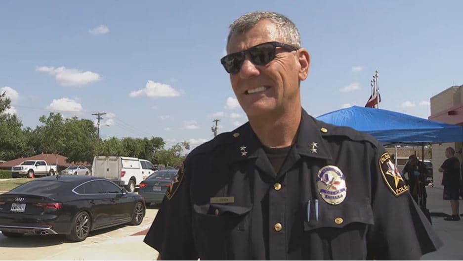 El jefe de policía de Desoto dijo creer que recibirían al menos 25-30 armas. Durante el evento fueron casi 300 las que fueron entregadas.