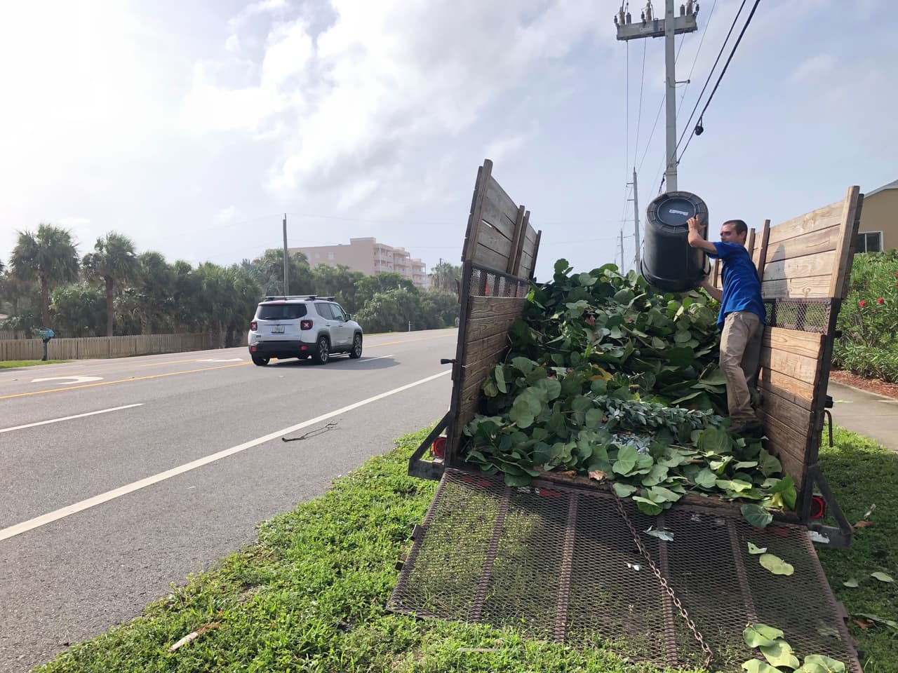 Gallegos le dice a Univision Noticias que su mayor preocupación es la marea de tormenta que puede provocar Dorian.