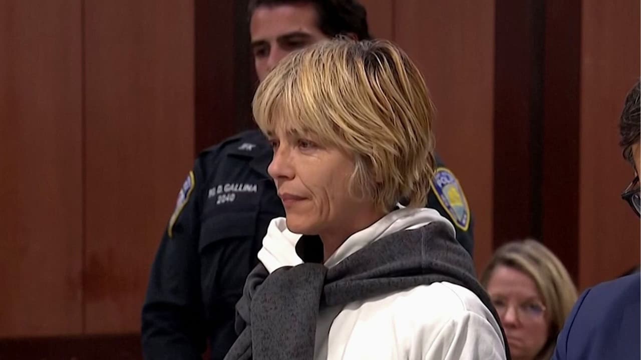 La actriz Selma Blair se presentó ante una jueza: Enfrenta cargos por una presunta agresión durante un vuelo