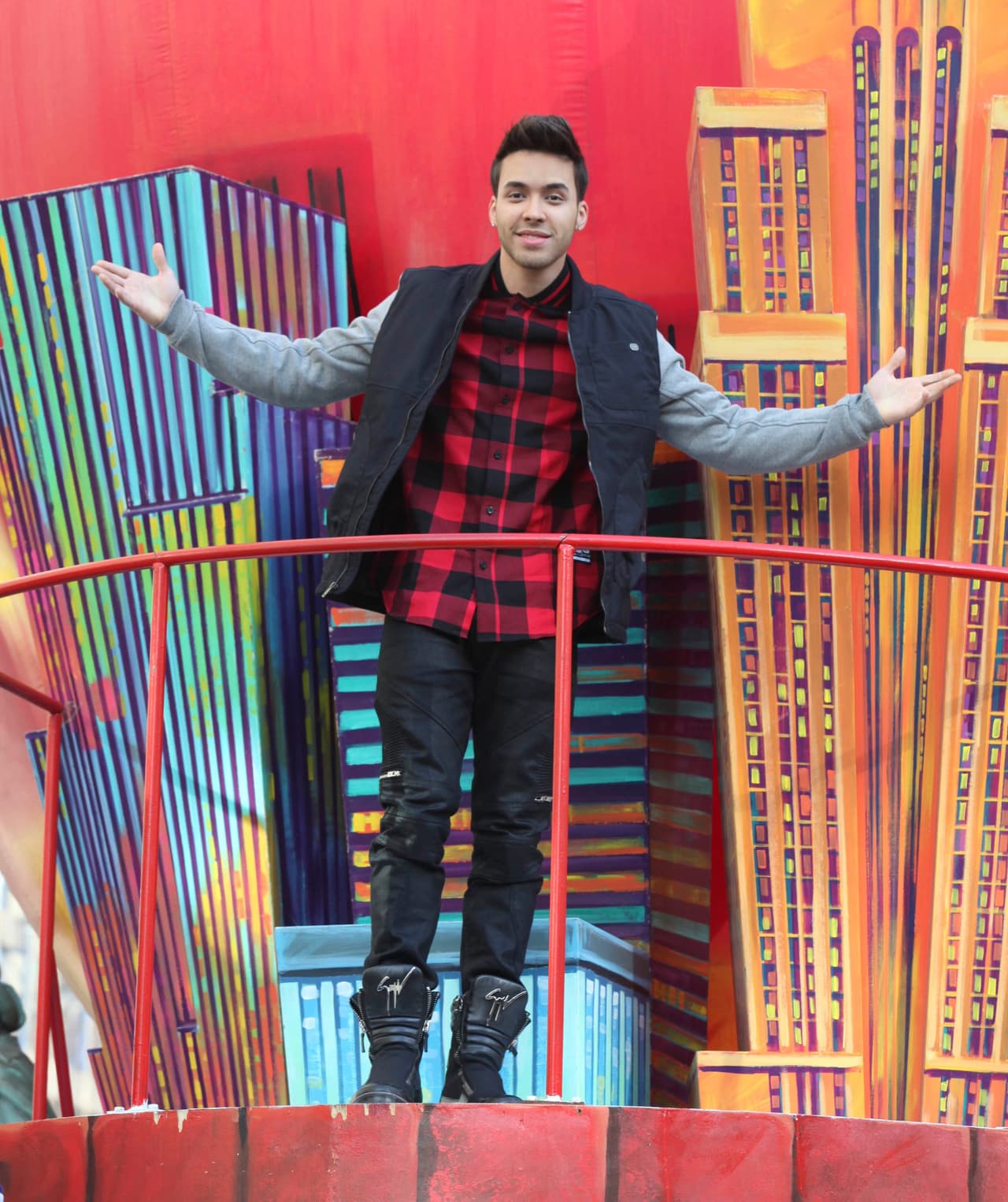 Como un príncipe fue recibido por los asistentes y él lo disfrutó.