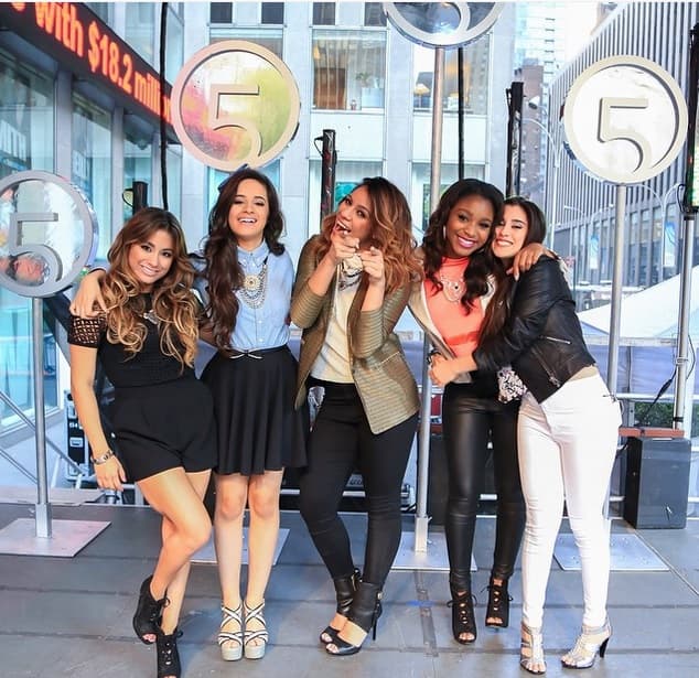 Mientras tanto, si eres fan, ve sacando de tu clóset tu ropa más parecida a estas bellezas.