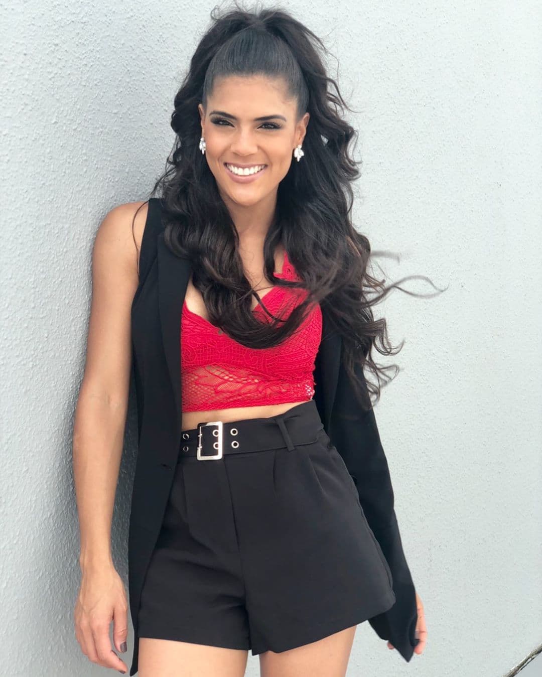 Francisca Lachapel le dio la bienvenida al fin de semana desde el viernes y en redes sociales contagió con su felicidad a sus más de 2.5 millones de seguidores: "Tu cara cuando te invitan a un 'happy hour'. Feliz viernes familia".