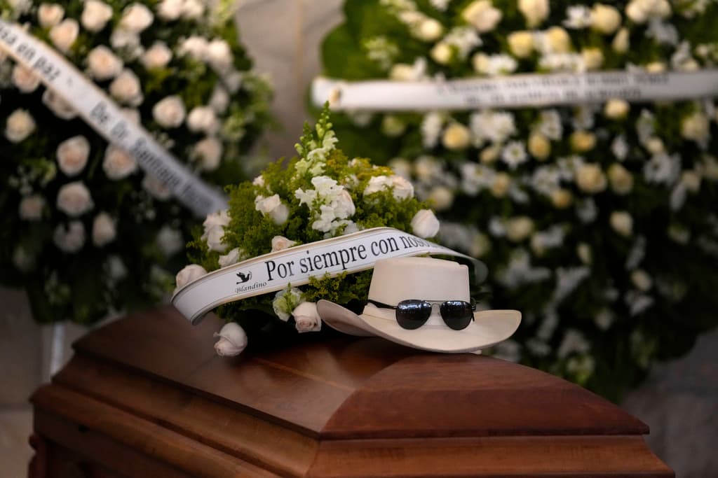 El acto, organizado por el Ministerio de Cultura bajo la dirección de Roberto Ángel Salcedo, se desarrolló en un ambiente de profundo respeto y emotividad.