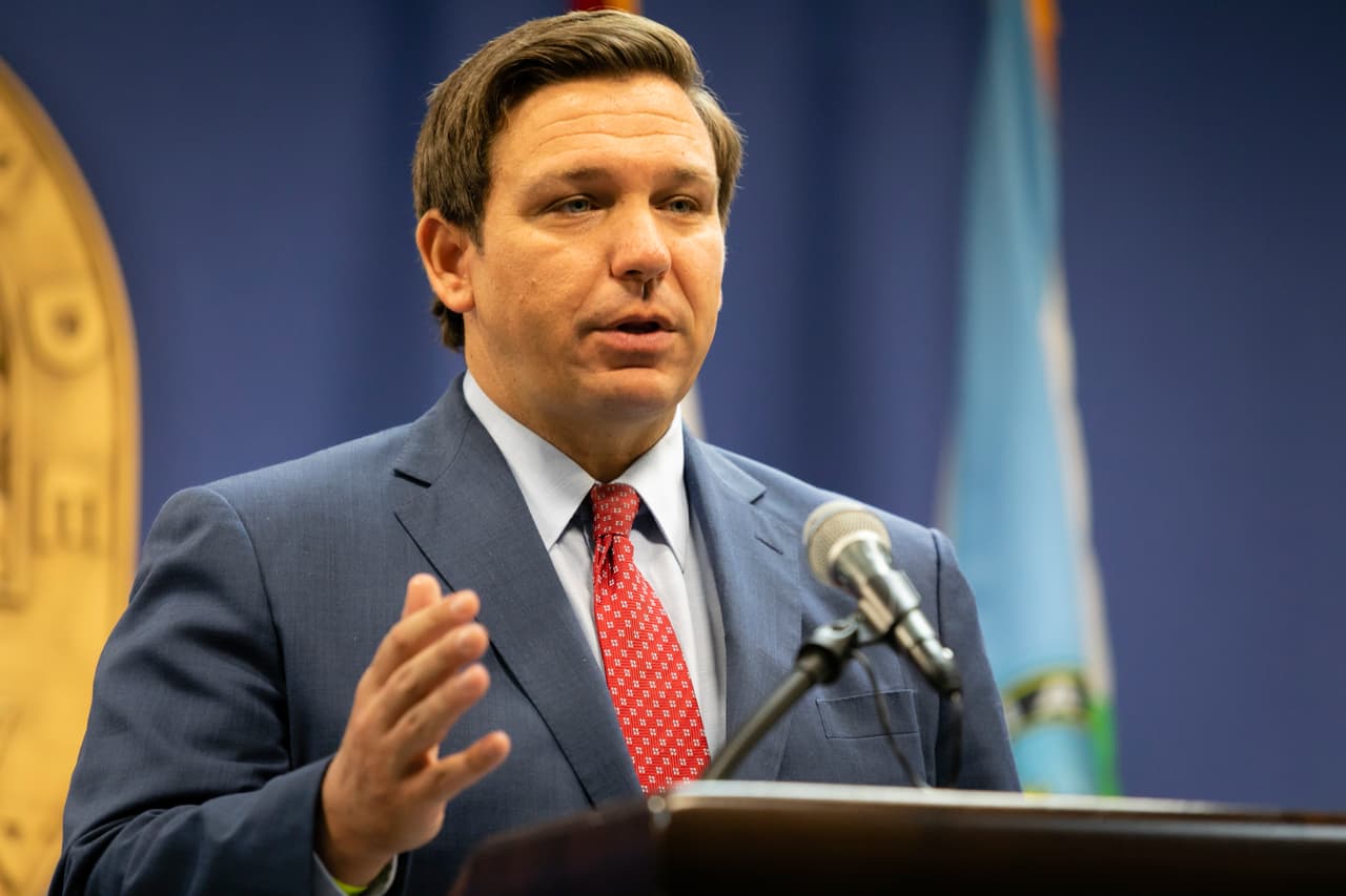 DeSantis: las escuelas de Florida deben permanecer abiertas aunque haya brotes de coronavirus