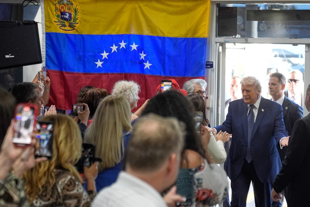 President Donald Trump arrives at Venezuelan restaurant El Arepazo, Monday, March 9, 2026, in Doral, Fla. (AP Photo/Mark Schiefelbein)