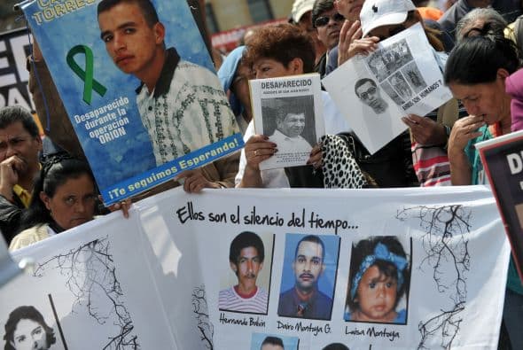 "En esta simbólica jornada denunciamos que todavía existen cientos de secuestrados y miles de desaparecidos en Colombia", dijo Rojas.