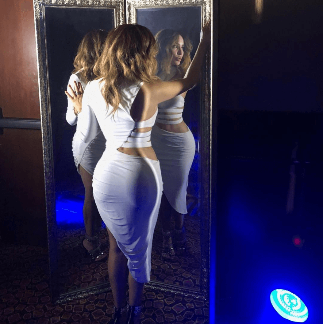 Marzo fue un mes de celebraciones y la locutora no decepcionó con sus sexys atuendos.