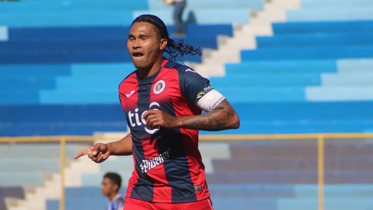 'Gullit' Peña es capitán del FAS y marca su segunda anotación