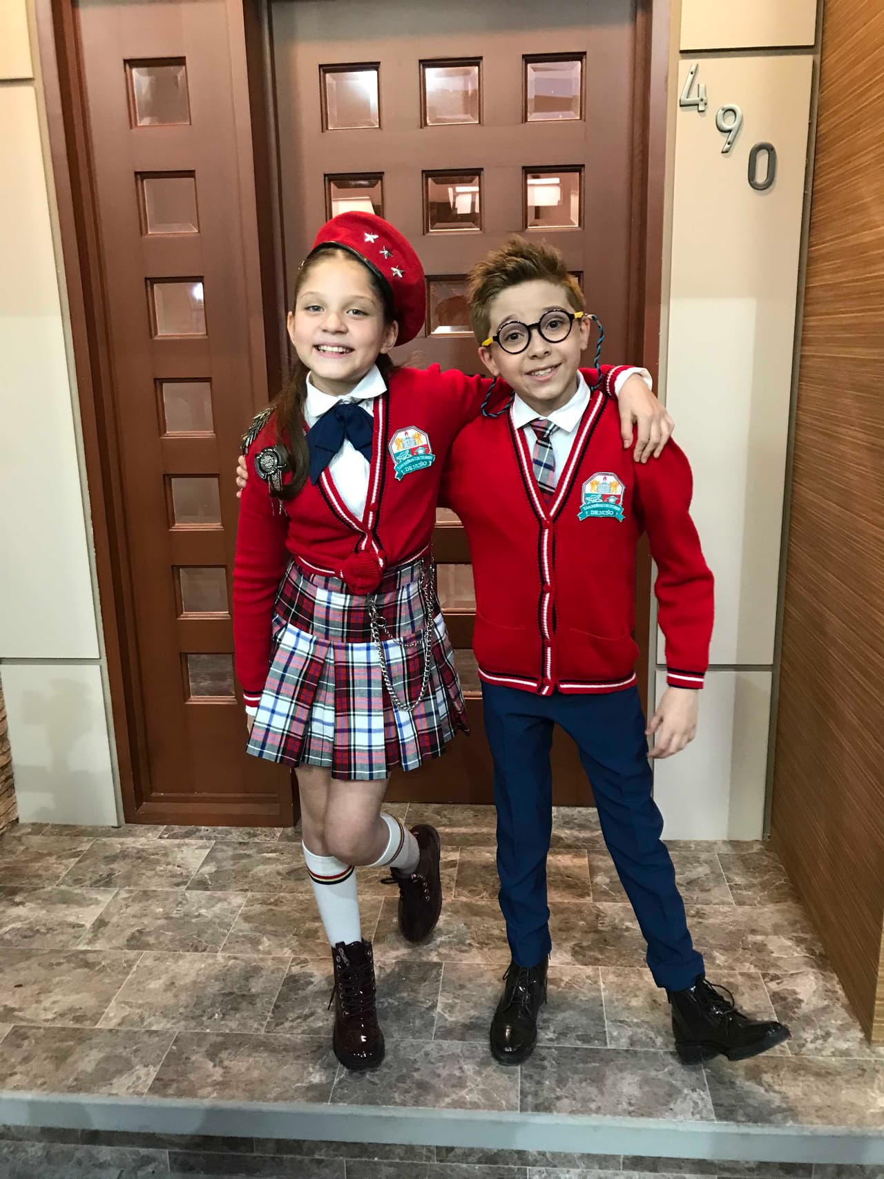 'Victoria' y 'Justito' son los nuevos personajes de esta serie de comedia en la que también participan Jorge Ortiz de Pinedo, Eduardo Manzano y Mariana Botas, entre otros.