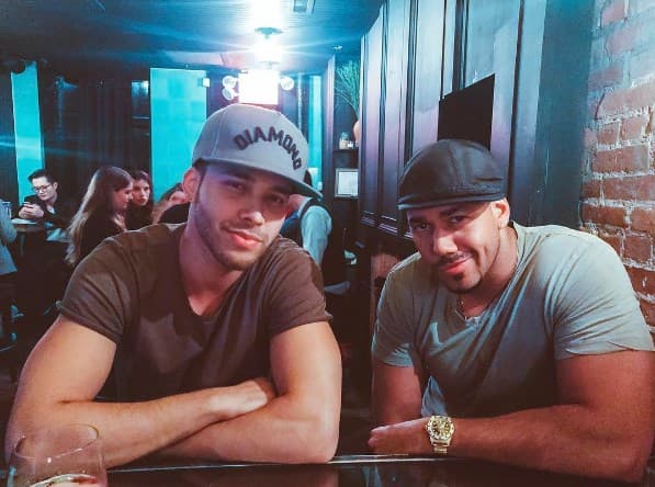 <b><a href="http://www.univision.com/temas/prince-royce" target="_blank">Prince Royce</a></b> y 
<b><a href="http://www.univision.com/temas/romeo-santos" target="_blank">Romeo Santos</a></b> compartieron en redes sociales la misma foto, al mismo tiempo y con el mismo mensaje: "Bachata season, temporada de bachata" ¿Será que están preparando algo juntos?