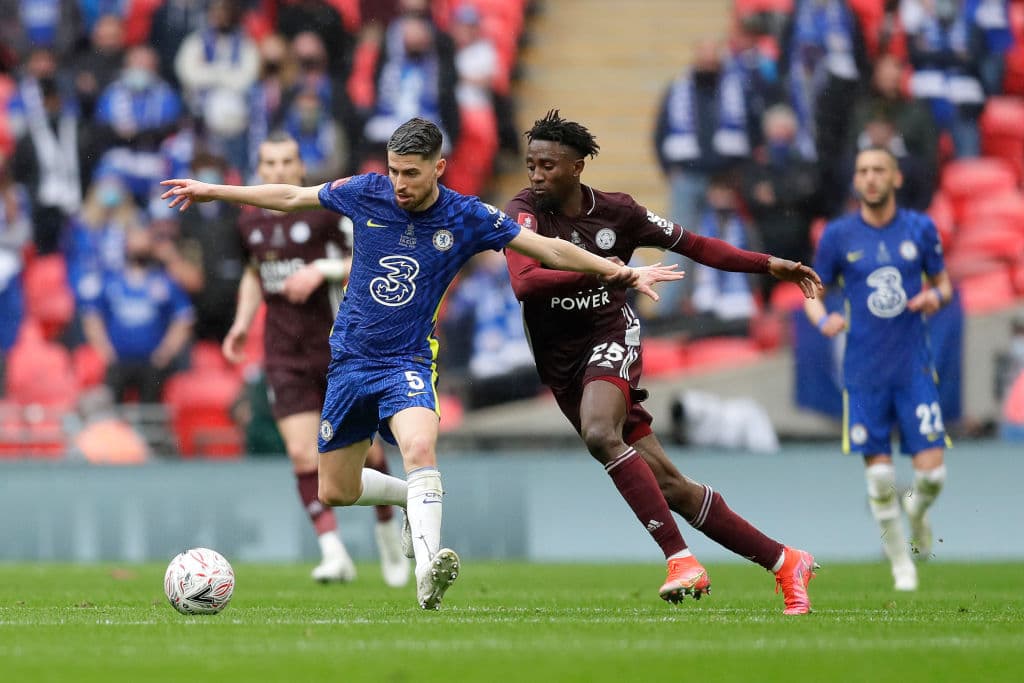 El solitario gol de Youri Tielemasns y la enorme figura de Kasper Smeichel en al portería, le dan el primer título de FA Cup en su historia al Leicester City.