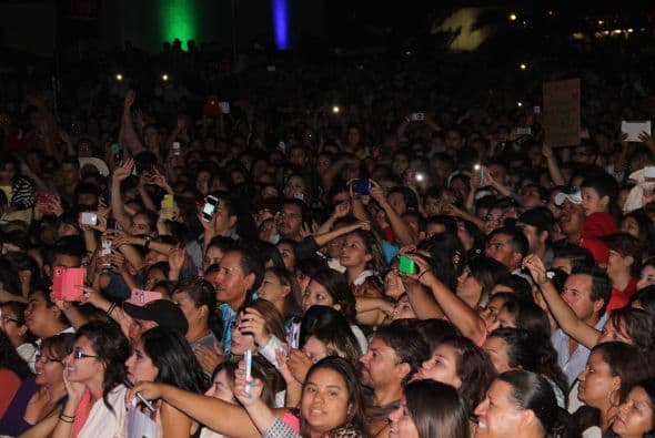 ¡Univisión Arizona sí cumple con su gente! Después de la tormenta, vino un súper concierto con El Dasa y la Arrolladora Banda Limón. Miles de personas bailaron, cantaron y además compartieron con el talento de radio y televisión de Univisión Arizona.