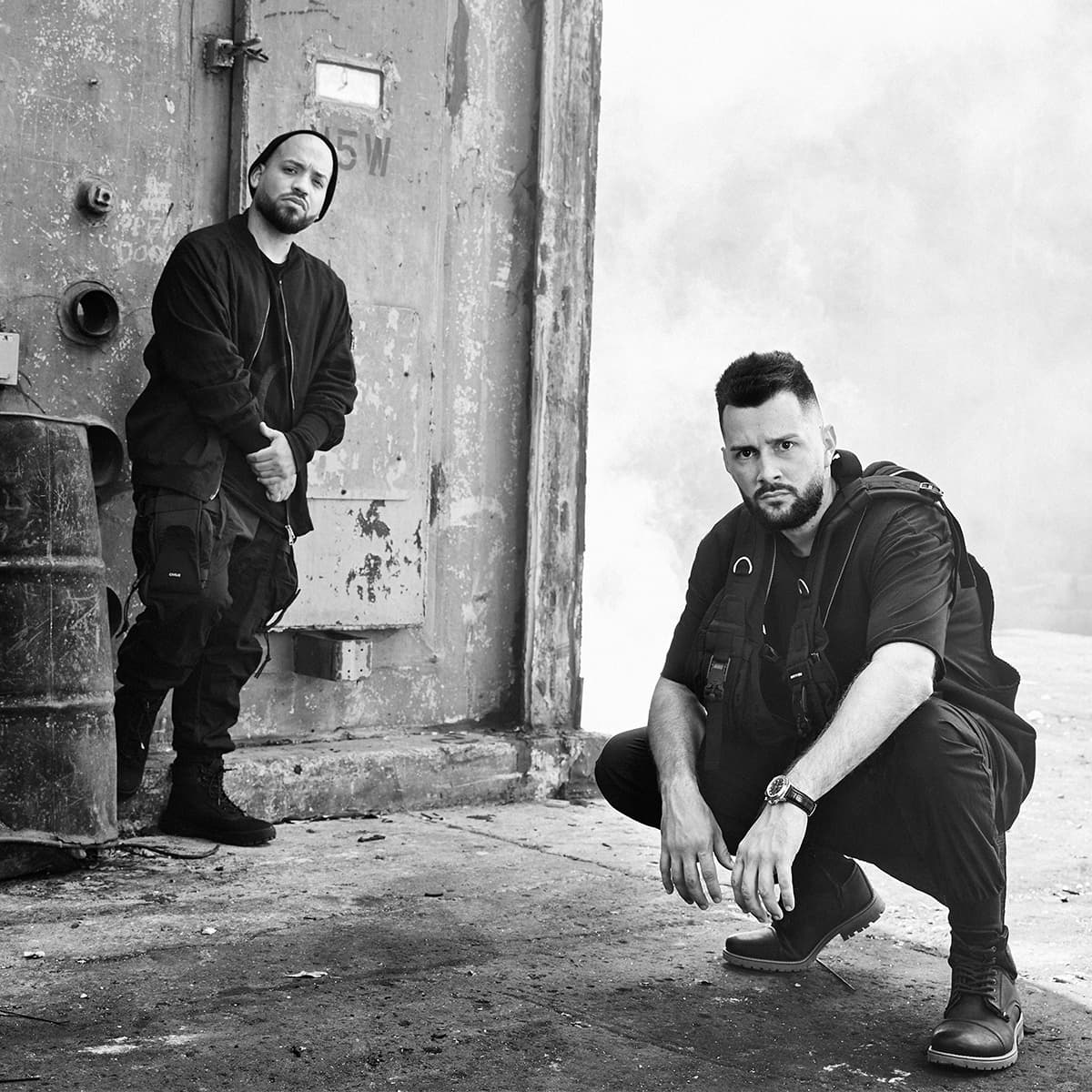 Por su parte, 
<b>Los Legendarios</b> también hacen su debut en esta gran celebración con cuatro nominaciones por La Mezcla Perfecta, Álbum Del Año, Canción Del Año y El Traffic Jam.