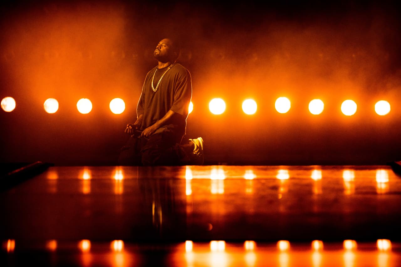 El mensaje fue muy directo: "Les voy a compartir esto mis hermanos, debo más de 53 millones de dólares en deudas personales. Recen para que todo mejore. Esa es mi cruda verdad", dijo el cantante.