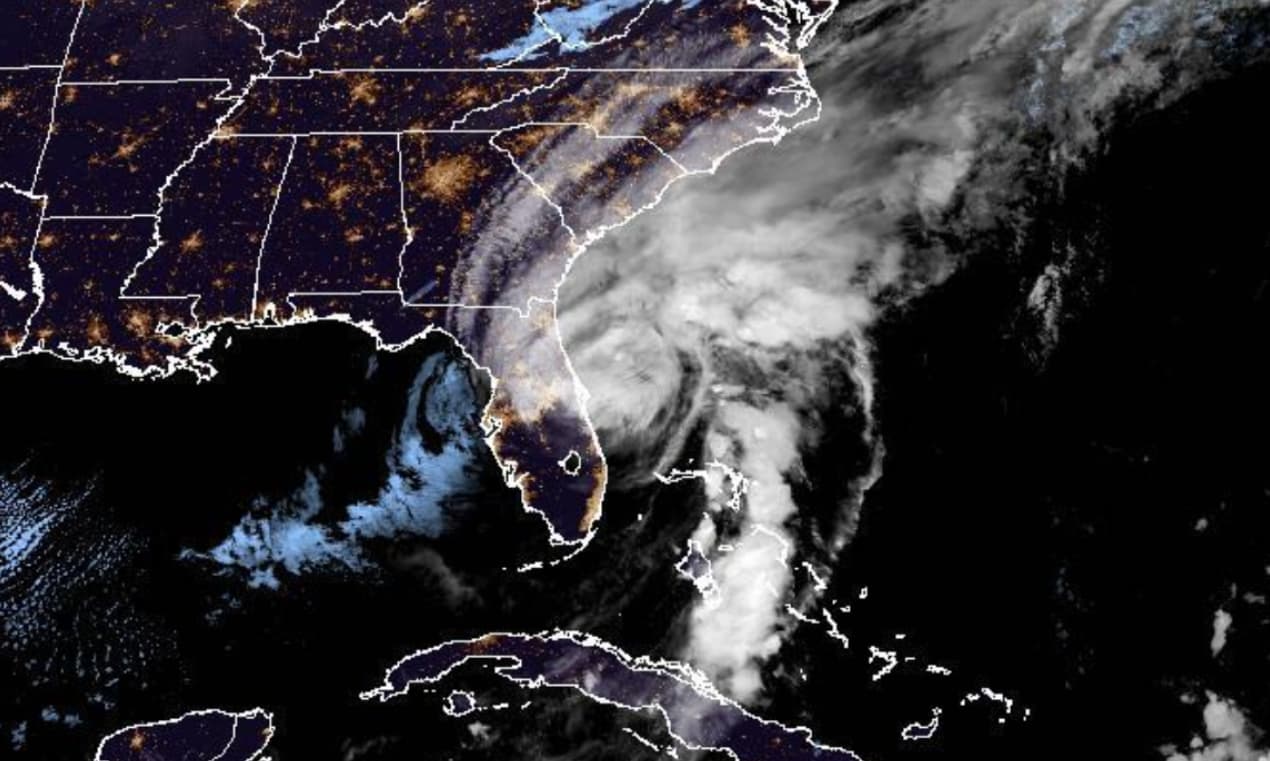 Alerta de inundaciones en el área de Orlando por el paso del huracán Ian