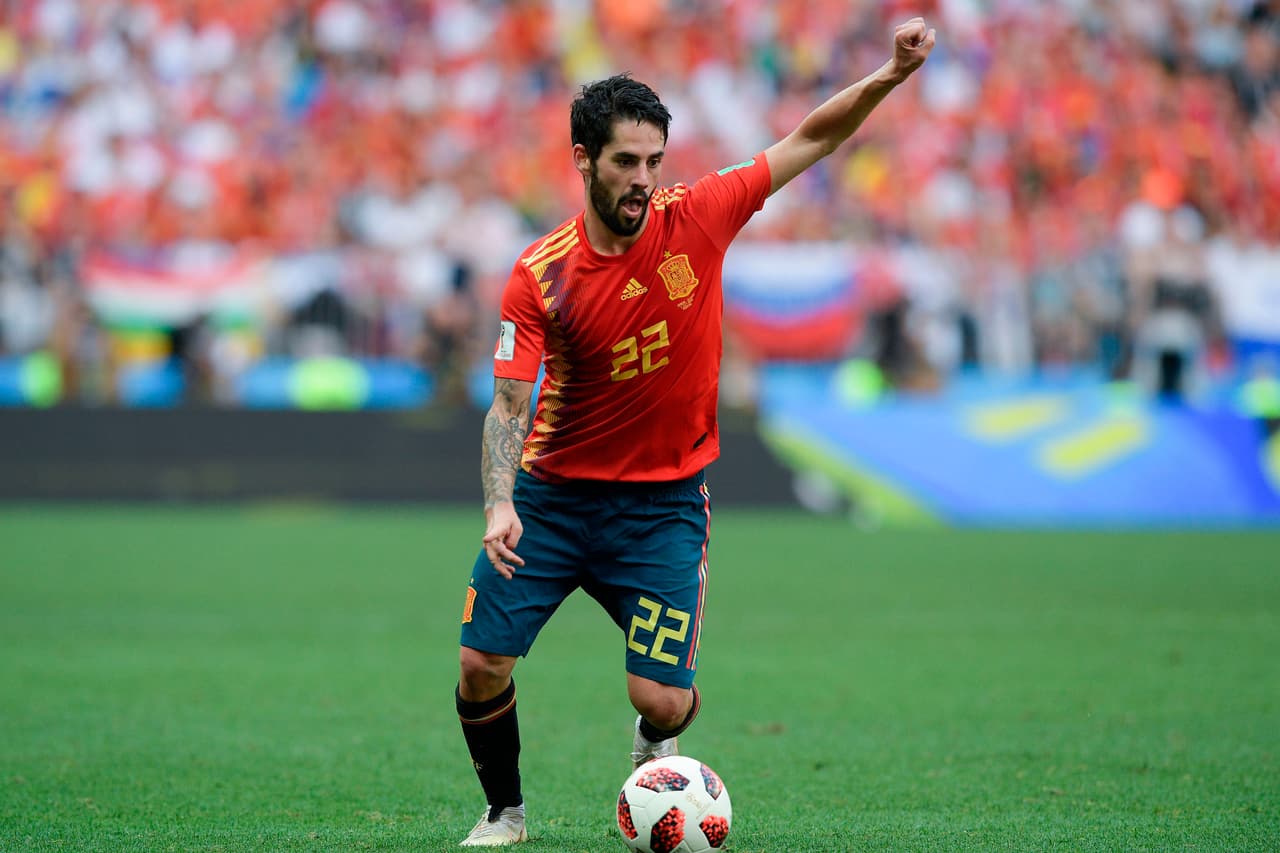 Mediocampista: Isco Alarcón (España) - Tirado hacia la banda izquierda, para aprovechar su recorte hacia el centro, no pudo ser protagonista. Cuando su equipo ganaba por 1-0, fue uno de los que más relajado se vio, como si ya la clasificación estuviese lista. Después, la desesperación lo nubló.