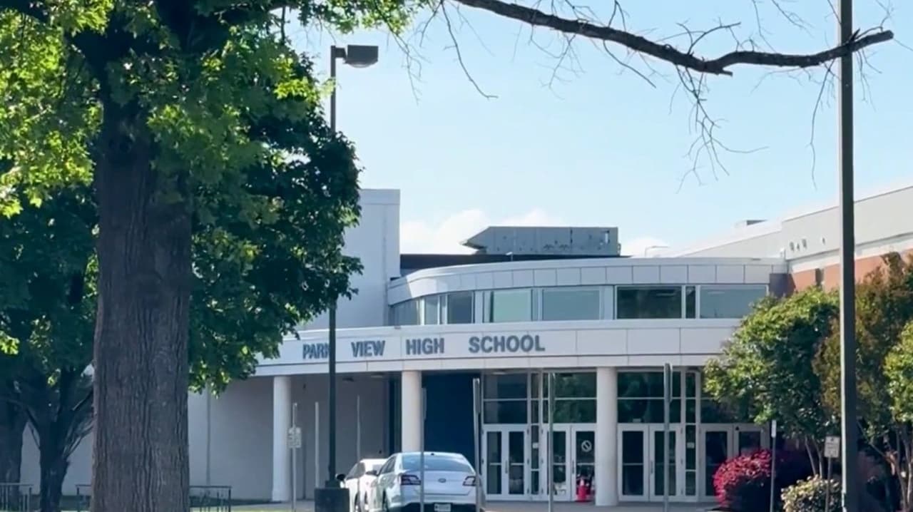Investigan posibles sobredosis de dos estudiantes en escuela secundaria de Loudoun
