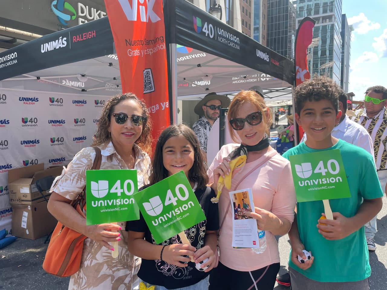 La actividad es organizada con el apoyo de varios socios, entre ellos 
<b><a href="https://www.univision.com/local/north-carolina-wuvc">Univision 40</a></b>.