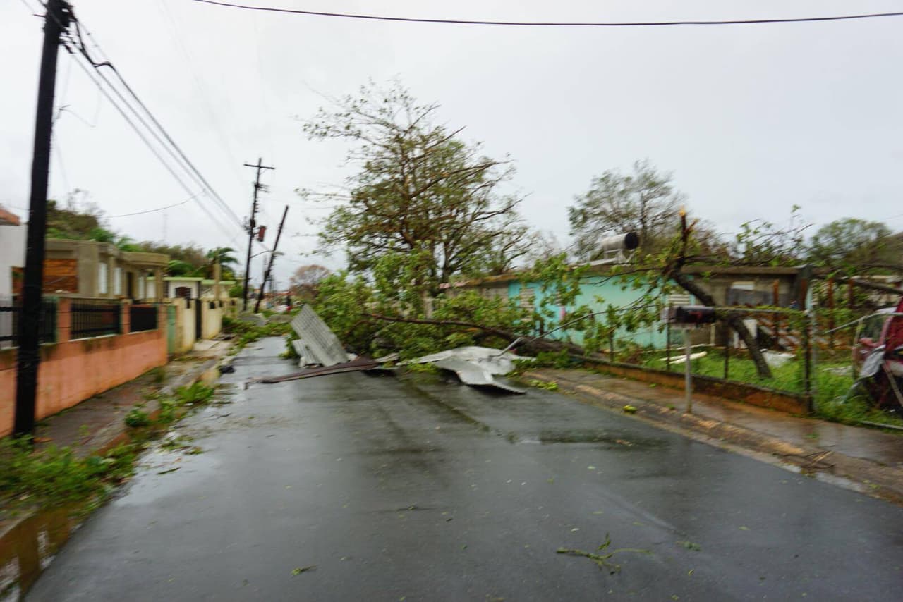 El paso del huracán María por el municipio de Barceloneta dejó inundaciones, casas destruidas y tendido eléctrico derribado.