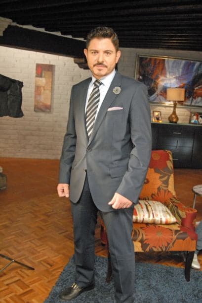 Y regresó al mundo de los melodramas como "Santiago".