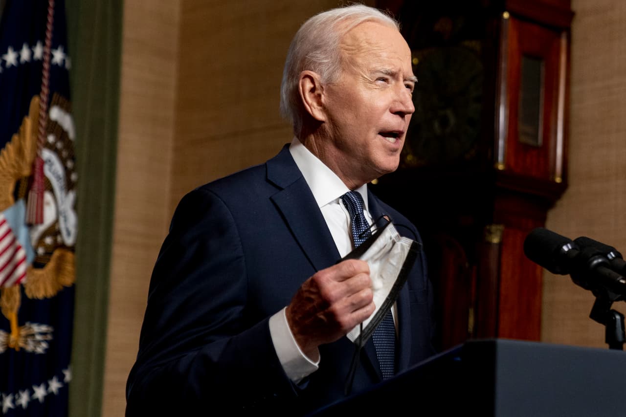 Biden subirá los impuestos a los más ricos para financiar las ayudas a familias con hijos 