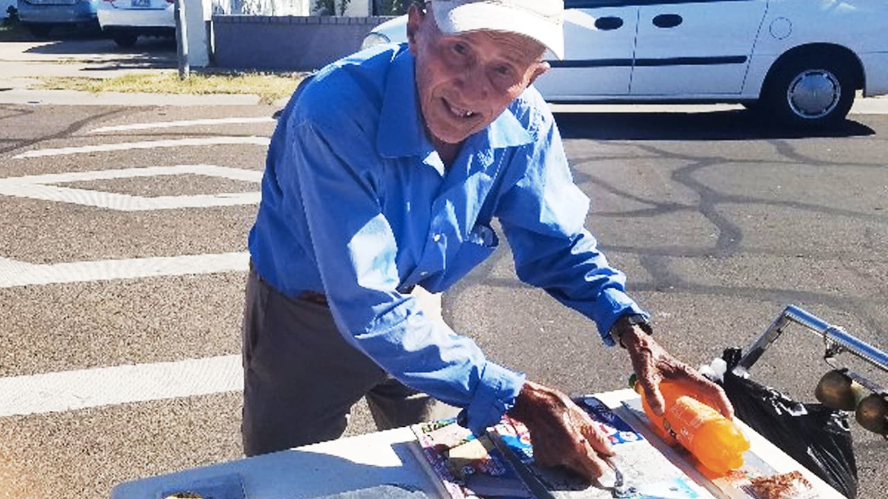 Buscan ayuda para un paletero latino de 70 años en Phoenix