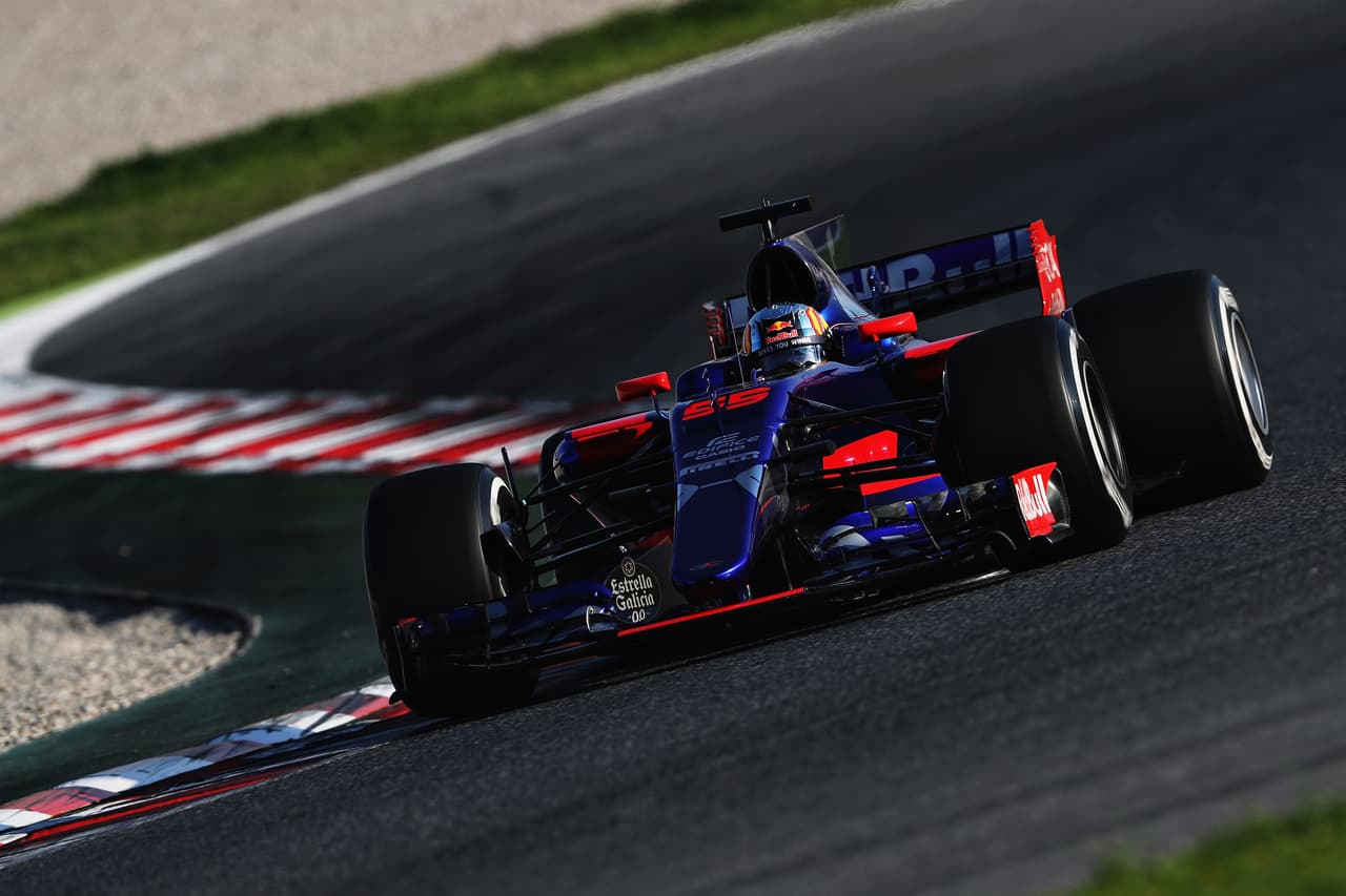 El nuevo diseño de Toro Rosso se vio en los ensayos de pretemporada en Barcelona, mientras que saldrá oficialmente a pista en Melbourne, escenario del
<b>Gran Premio de Australia</b> el próximo
<b>26 de marzo</b>.