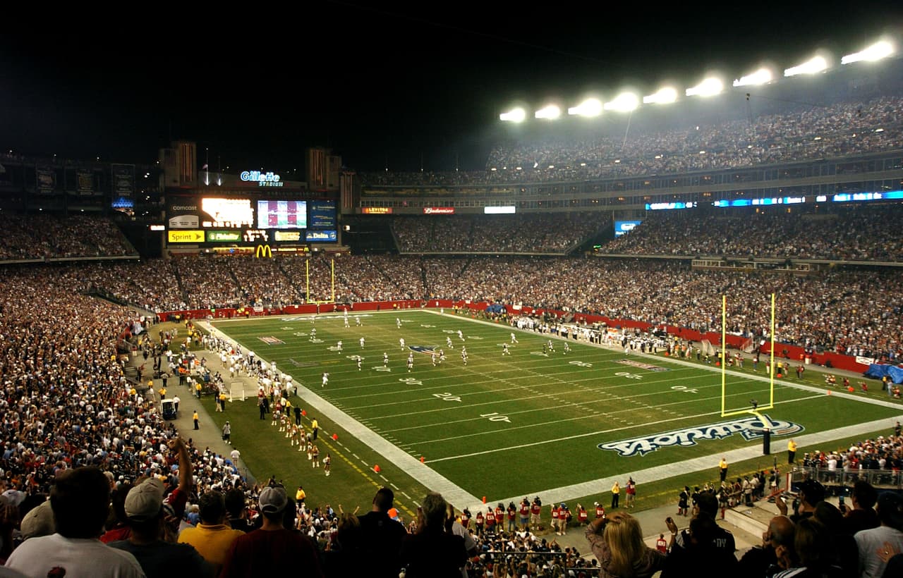 No obstante, más adelante, durante el año, se decidió que sí se haría un concierto para el inicio de la temporada, que arrancaba con un partido entre los Indianapolis Colts y los New England Patriots.