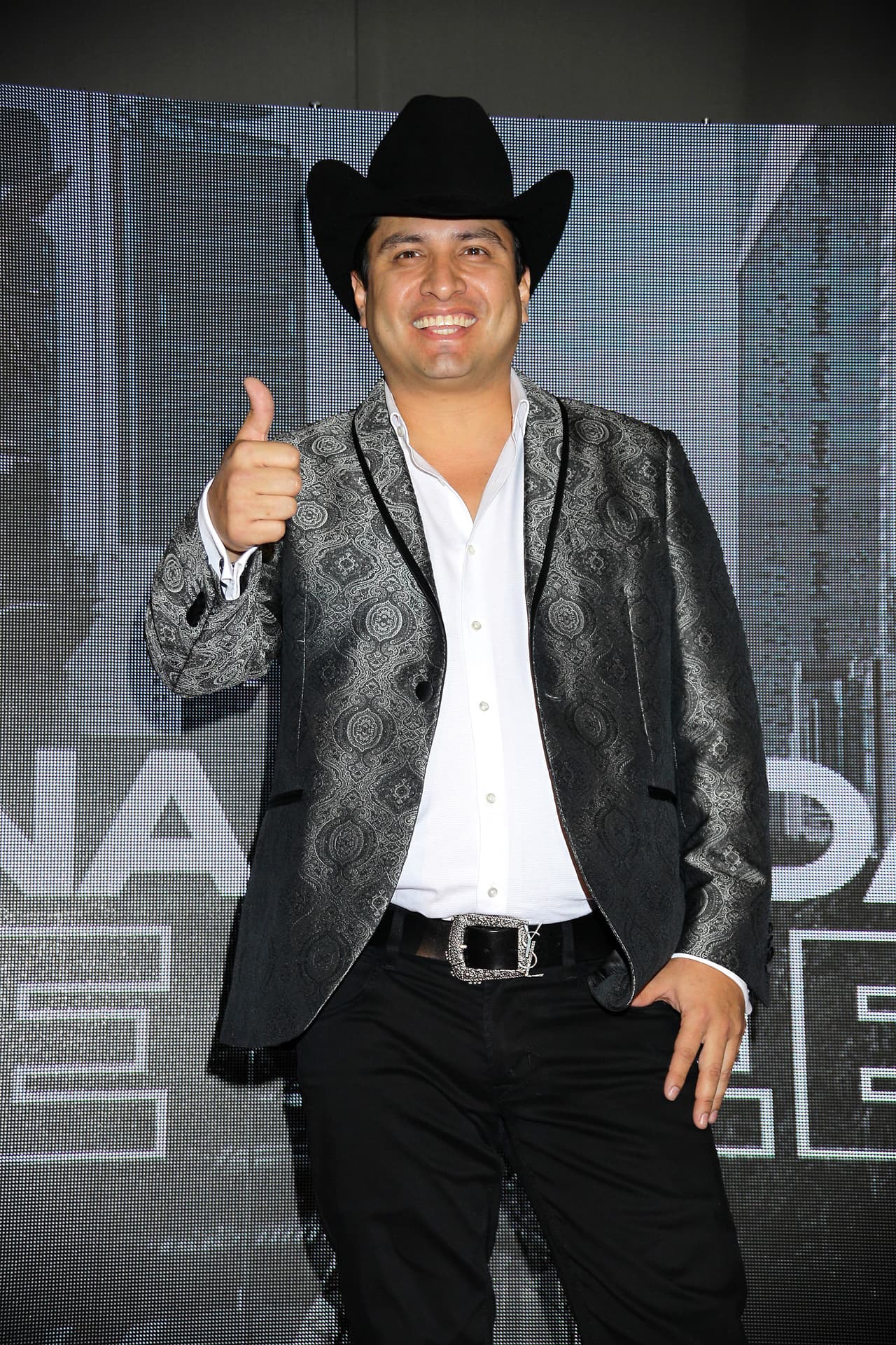 "Hay que ser 
<b>un poquito responsables</b>, me ha tocado ver situaciones de amigos que, después de ocho o 10 años, ahí nace el otro chiquillo", dijo el chiapaneco en conferencia de prensa.